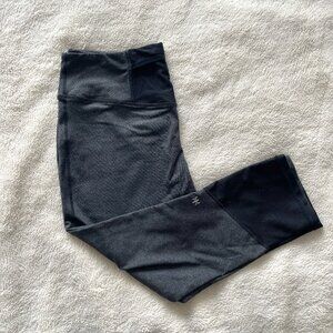 Kyodan | Dark grey slimming cropped leggings black mesh pocket | Size M